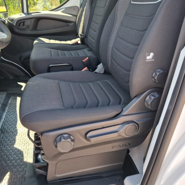 Startseite 13 Bernd Klein IVECO Daily Kastenwagen 3,5 to - Fahrerhaus mit 3 Sitzplätzen (Sprinter-Klasse)